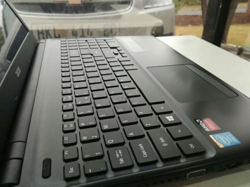 *Gaming Spec* ACER ASPIRE 572g*i7-4500U*8GB RAM*1000GB HDD*RADEON R7*HD DISPLAY*DVD WRITER*GREAT!!*